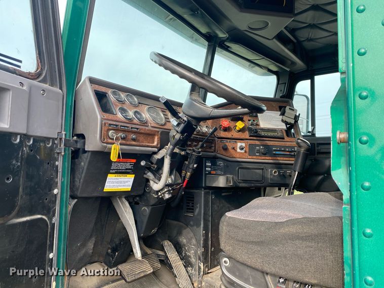 image for item DL7219 2007 Freightliner Classic 120  rollback truck