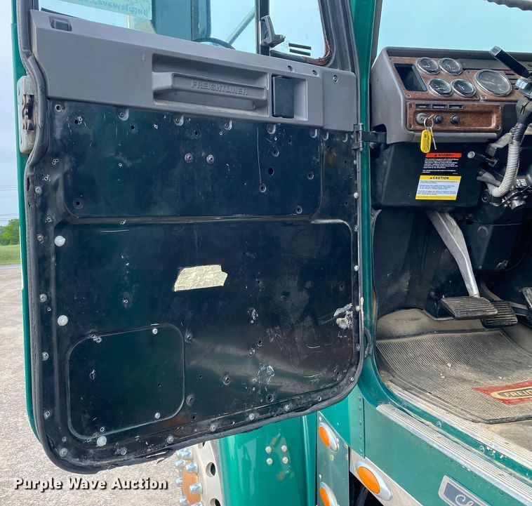 image for item DL7219 2007 Freightliner Classic 120  rollback truck