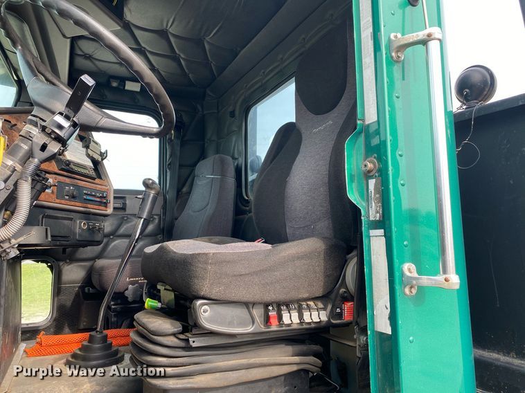 image for item DL7219 2007 Freightliner Classic 120  rollback truck