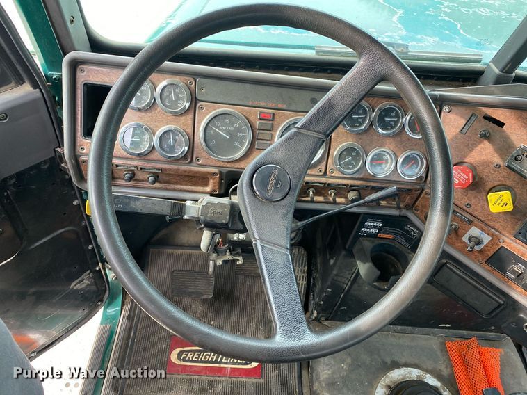 image for item DL7219 2007 Freightliner Classic 120  rollback truck