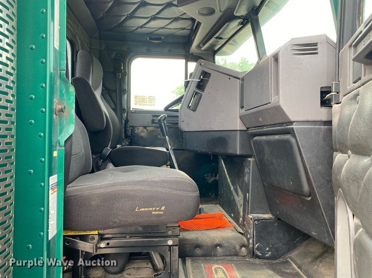 image for item DL7219 2007 Freightliner Classic 120  rollback truck