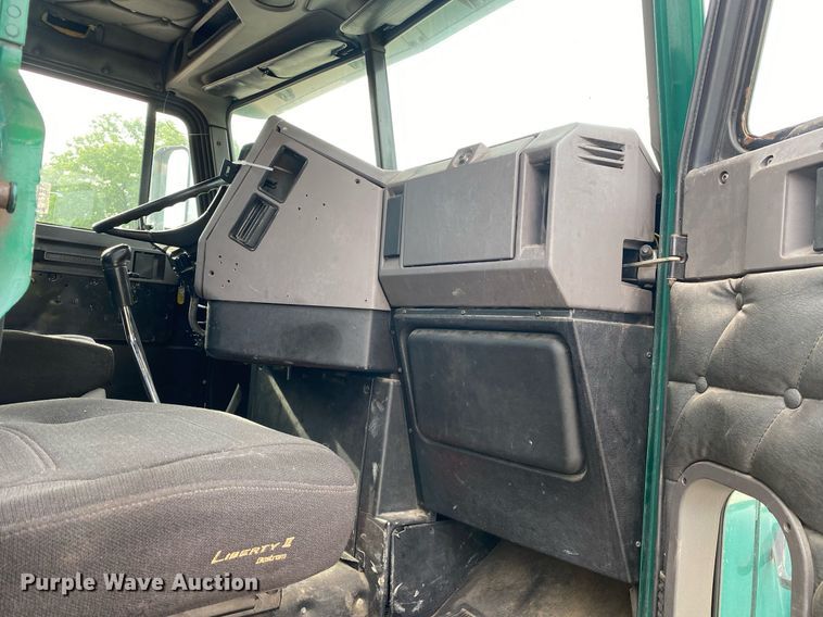 image for item DL7219 2007 Freightliner Classic 120  rollback truck