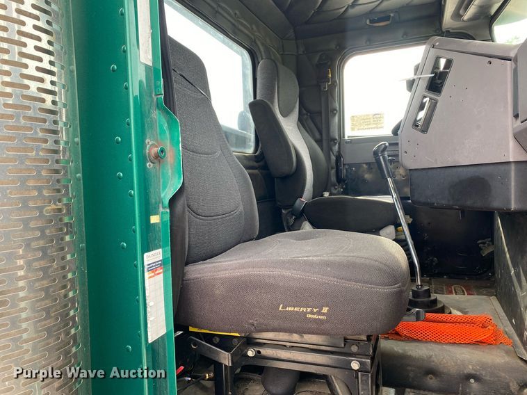 image for item DL7219 2007 Freightliner Classic 120  rollback truck