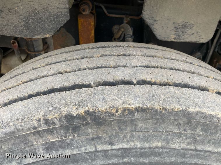 image for item DL7219 2007 Freightliner Classic 120  rollback truck