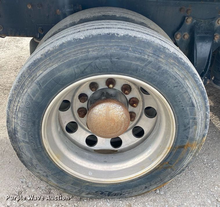 image for item DL7219 2007 Freightliner Classic 120  rollback truck