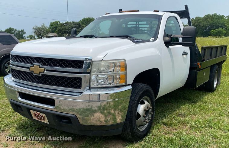 image for item DL7230 2011 Chevrolet Silverado 3500HD  flatbed pickup truck