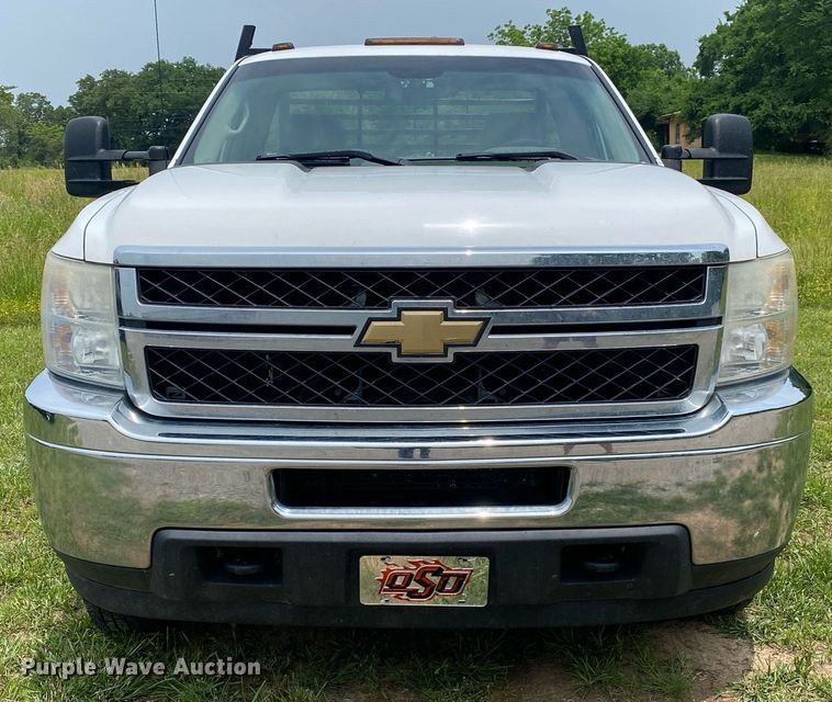image for item DL7230 2011 Chevrolet Silverado 3500HD  flatbed pickup truck