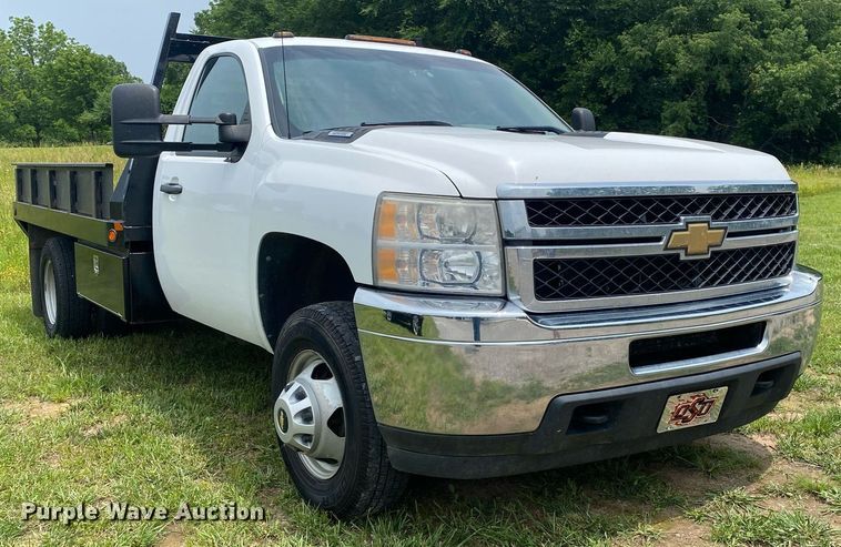 image for item DL7230 2011 Chevrolet Silverado 3500HD  flatbed pickup truck