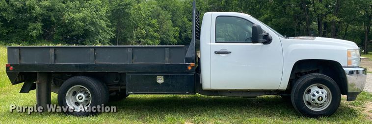 image for item DL7230 2011 Chevrolet Silverado 3500HD  flatbed pickup truck