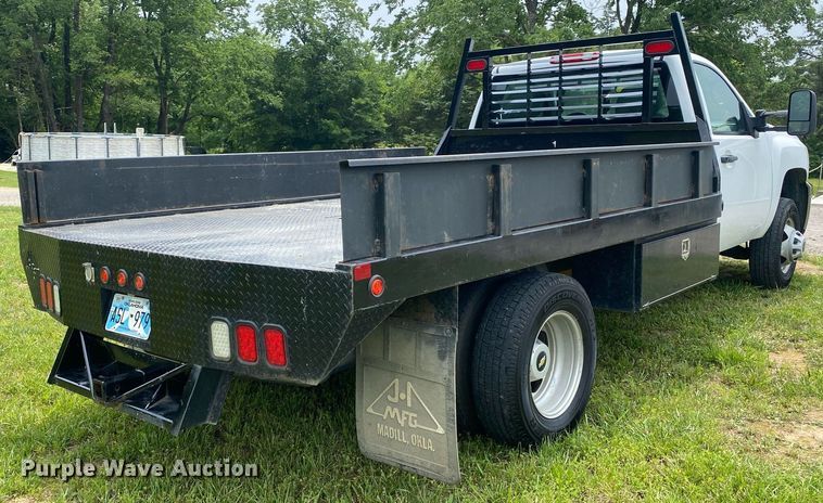 image for item DL7230 2011 Chevrolet Silverado 3500HD  flatbed pickup truck