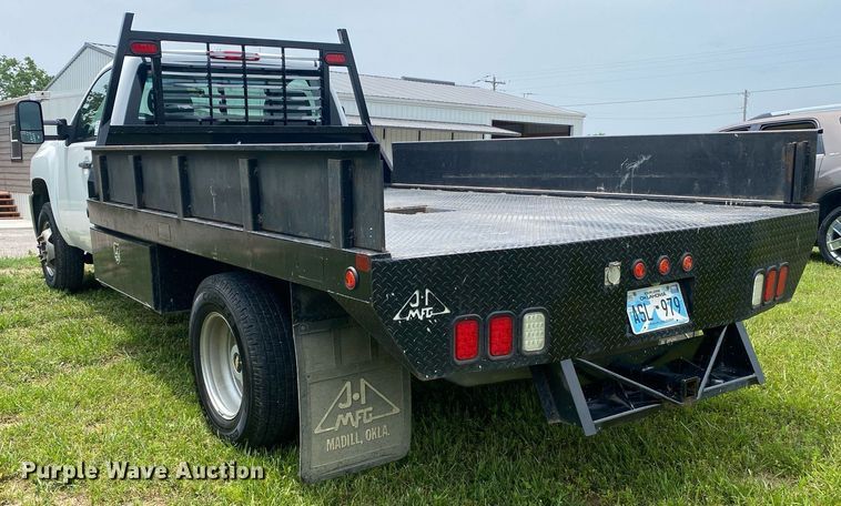 image for item DL7230 2011 Chevrolet Silverado 3500HD  flatbed pickup truck
