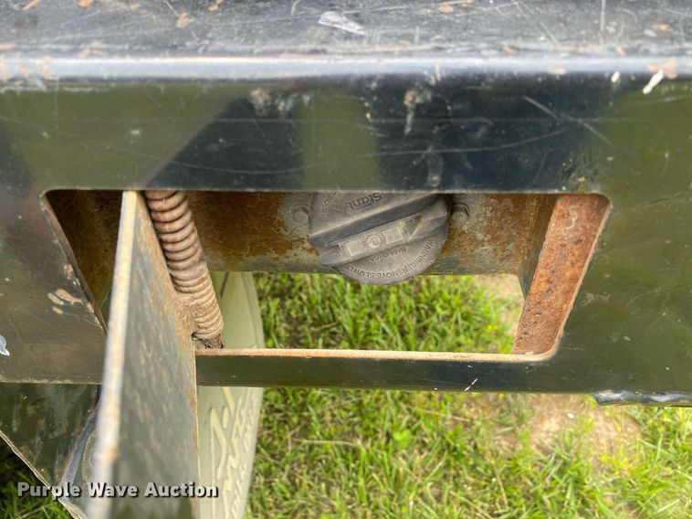 image for item DL7230 2011 Chevrolet Silverado 3500HD  flatbed pickup truck