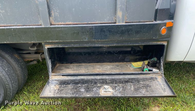 image for item DL7230 2011 Chevrolet Silverado 3500HD  flatbed pickup truck