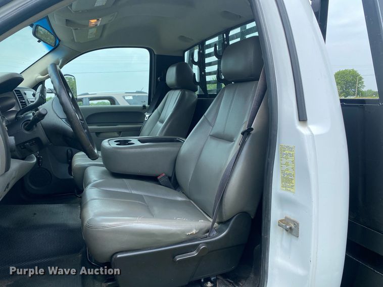 image for item DL7230 2011 Chevrolet Silverado 3500HD  flatbed pickup truck