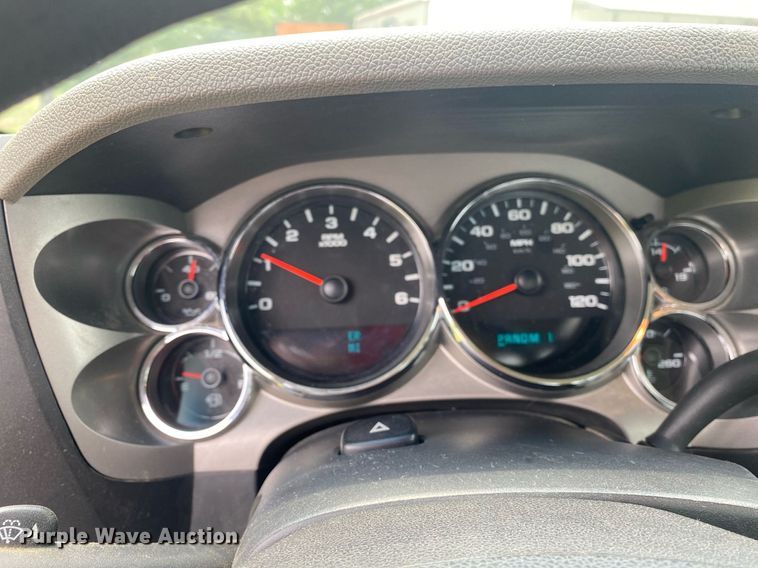 image for item DL7230 2011 Chevrolet Silverado 3500HD  flatbed pickup truck