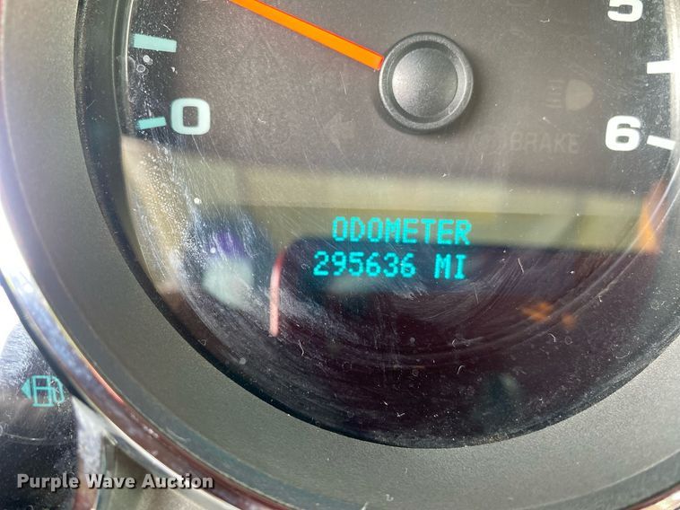 image for item DL7230 2011 Chevrolet Silverado 3500HD  flatbed pickup truck