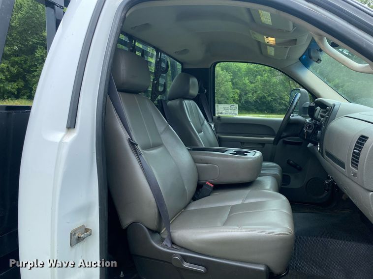 image for item DL7230 2011 Chevrolet Silverado 3500HD  flatbed pickup truck