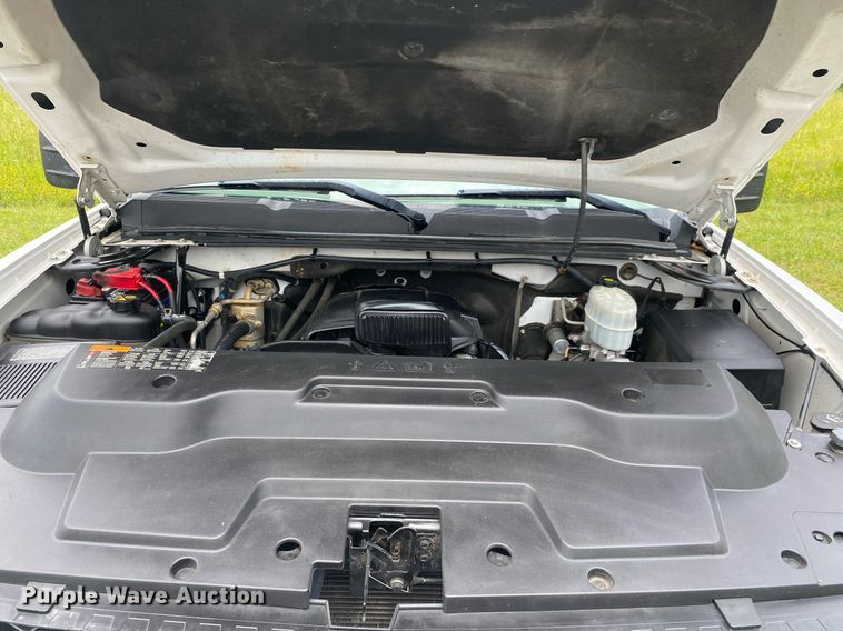 image for item DL7230 2011 Chevrolet Silverado 3500HD  flatbed pickup truck