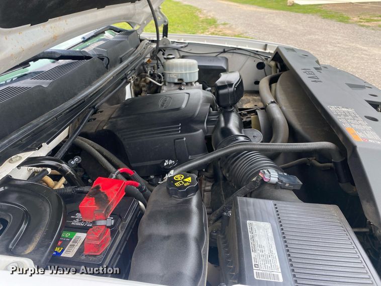 image for item DL7230 2011 Chevrolet Silverado 3500HD  flatbed pickup truck