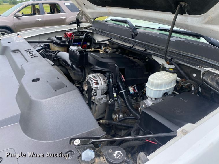 image for item DL7230 2011 Chevrolet Silverado 3500HD  flatbed pickup truck