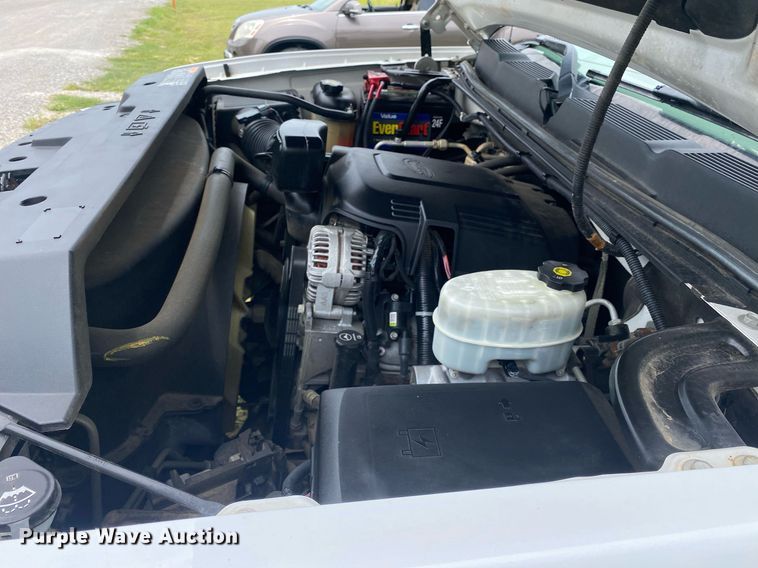 image for item DL7230 2011 Chevrolet Silverado 3500HD  flatbed pickup truck