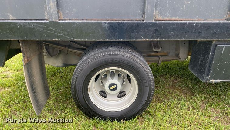 image for item DL7230 2011 Chevrolet Silverado 3500HD  flatbed pickup truck