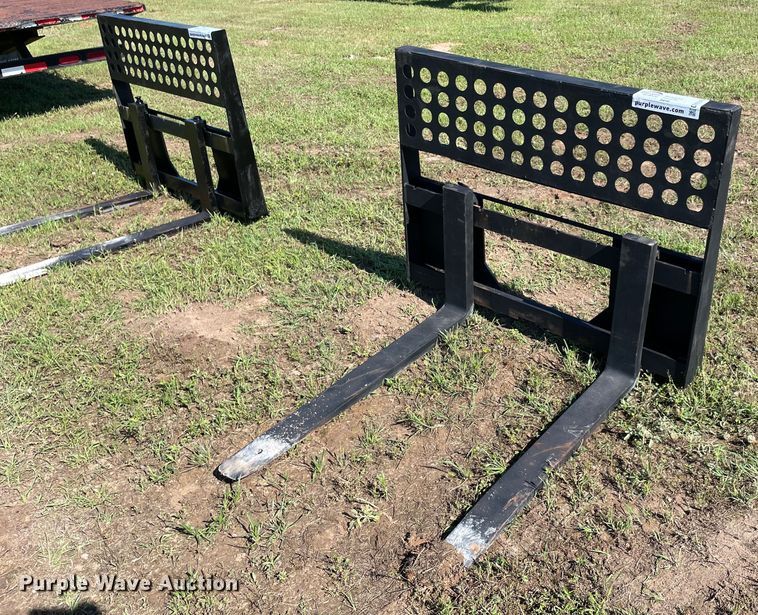 image for item DM0248 48" L skid steer forks