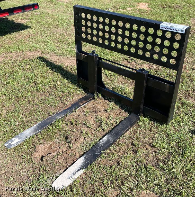 image for item DM0249 48" L skid steer forks