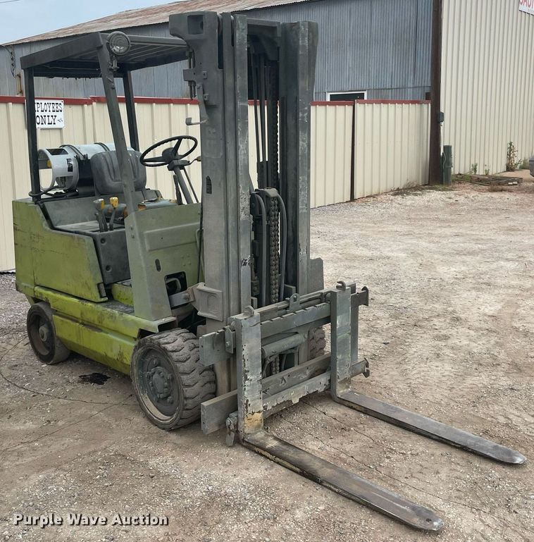 image for item DM0252 Clark GCS25MB  forklift