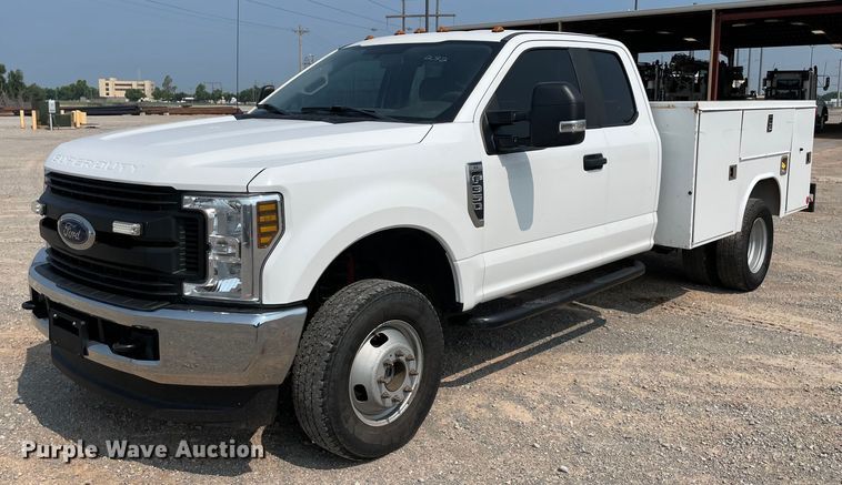 image for item DM0254 2019 Ford F350 Super Duty  SuperCab utility bed pickup truck