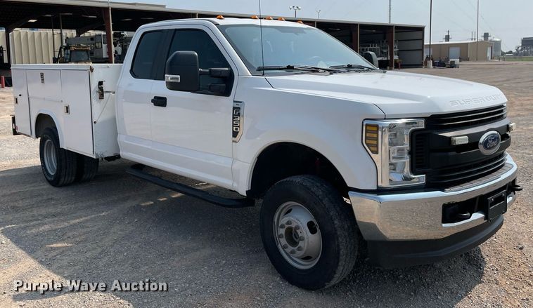 image for item DM0254 2019 Ford F350 Super Duty  SuperCab utility bed pickup truck