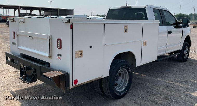 image for item DM0254 2019 Ford F350 Super Duty  SuperCab utility bed pickup truck
