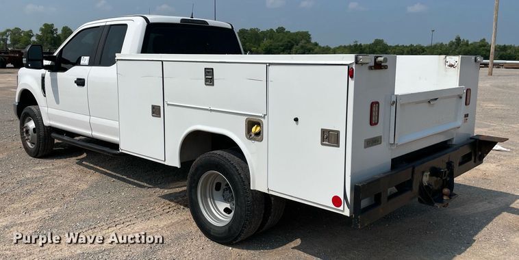image for item DM0254 2019 Ford F350 Super Duty  SuperCab utility bed pickup truck
