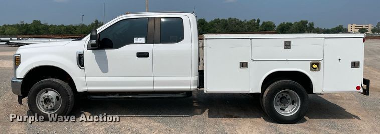 image for item DM0254 2019 Ford F350 Super Duty  SuperCab utility bed pickup truck