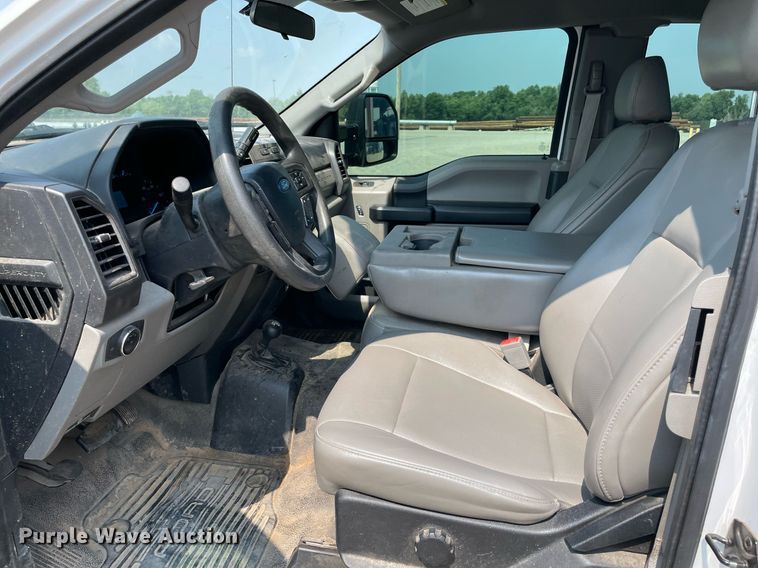 image for item DM0254 2019 Ford F350 Super Duty  SuperCab utility bed pickup truck