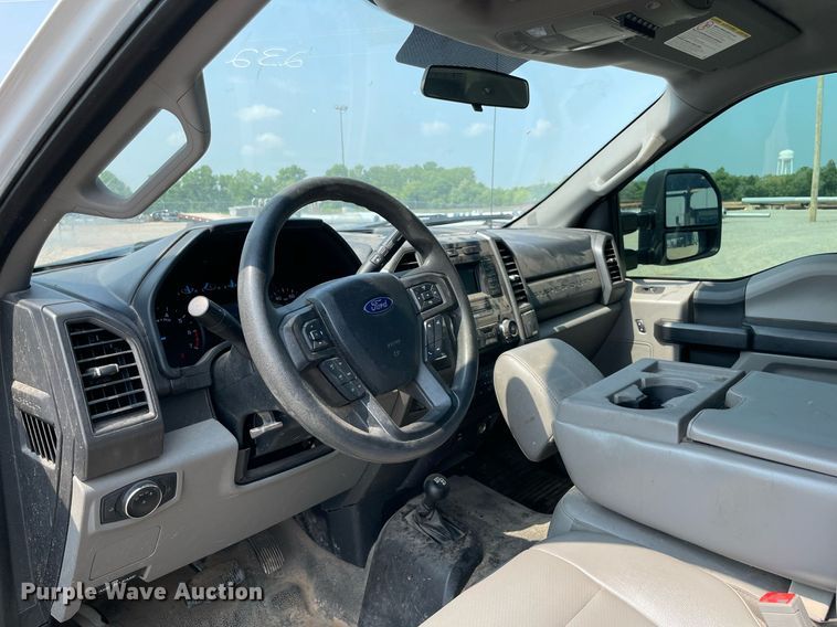 image for item DM0254 2019 Ford F350 Super Duty  SuperCab utility bed pickup truck