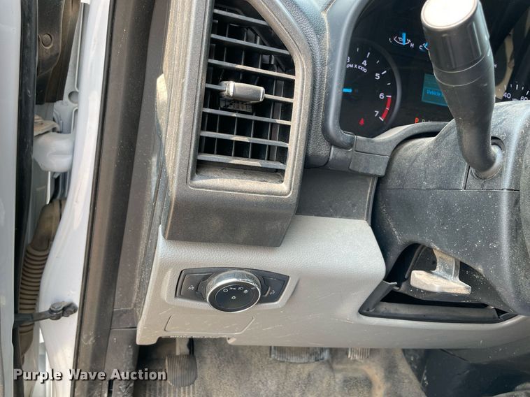 image for item DM0254 2019 Ford F350 Super Duty  SuperCab utility bed pickup truck