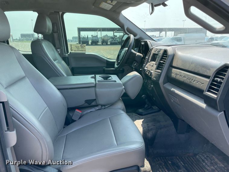 image for item DM0254 2019 Ford F350 Super Duty  SuperCab utility bed pickup truck