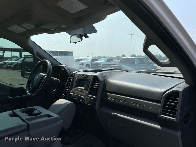 image for item DM0254 2019 Ford F350 Super Duty  SuperCab utility bed pickup truck