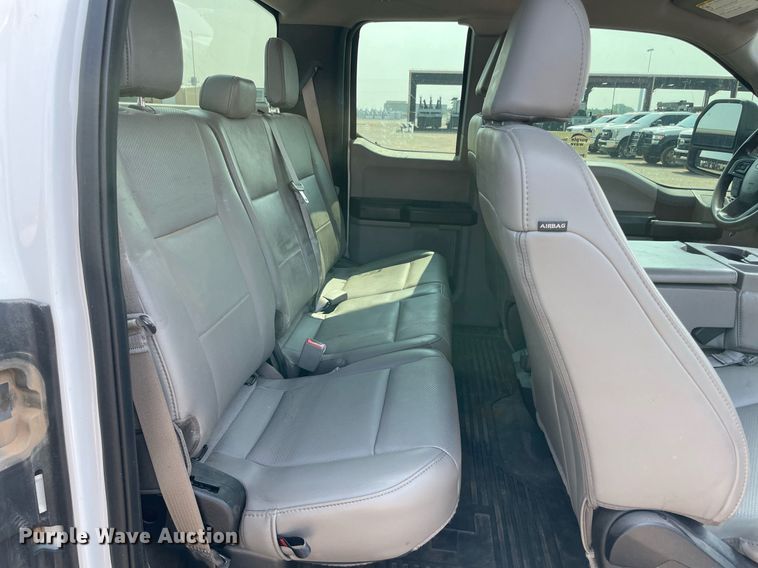 image for item DM0254 2019 Ford F350 Super Duty  SuperCab utility bed pickup truck