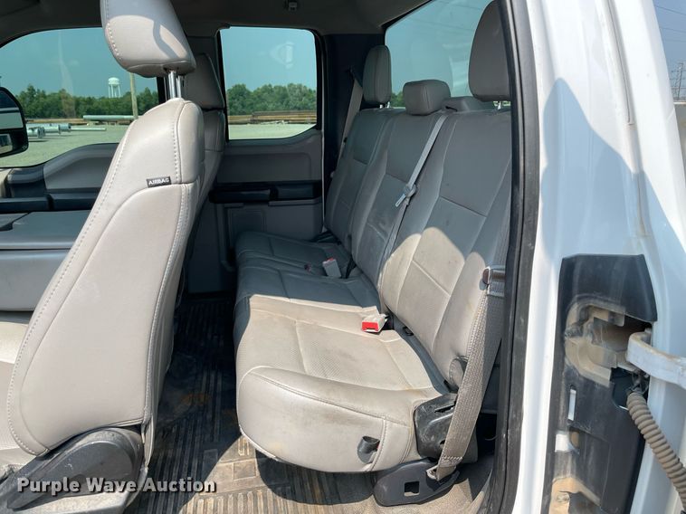 image for item DM0254 2019 Ford F350 Super Duty  SuperCab utility bed pickup truck