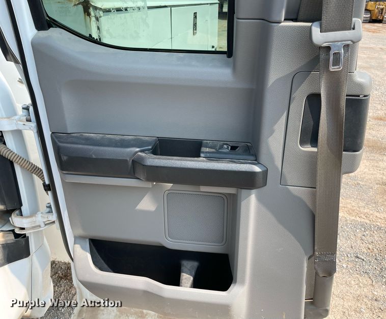 image for item DM0254 2019 Ford F350 Super Duty  SuperCab utility bed pickup truck