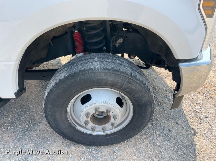 image for item DM0254 2019 Ford F350 Super Duty  SuperCab utility bed pickup truck