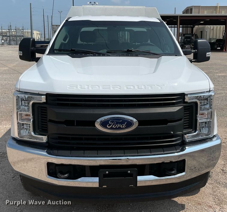 image for item DM0255 2018 Ford F250 Super Duty  SuperCab utility bed pickup truck