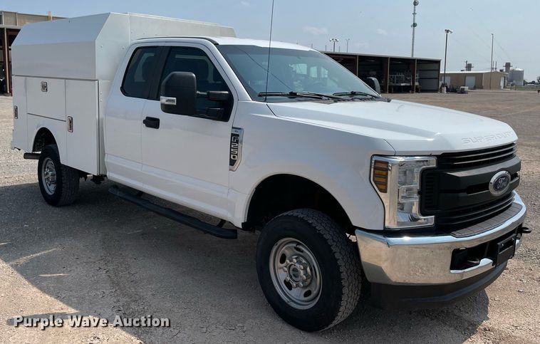 image for item DM0255 2018 Ford F250 Super Duty  SuperCab utility bed pickup truck