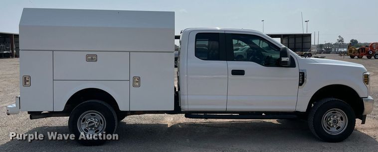 image for item DM0255 2018 Ford F250 Super Duty  SuperCab utility bed pickup truck