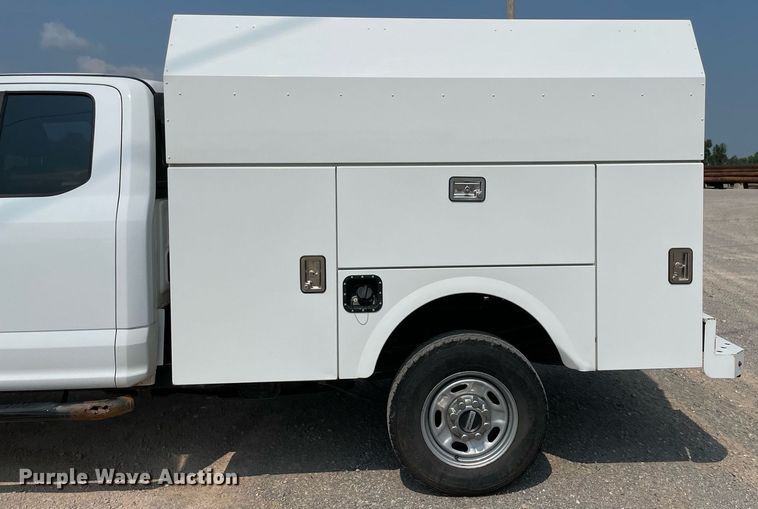 image for item DM0255 2018 Ford F250 Super Duty  SuperCab utility bed pickup truck