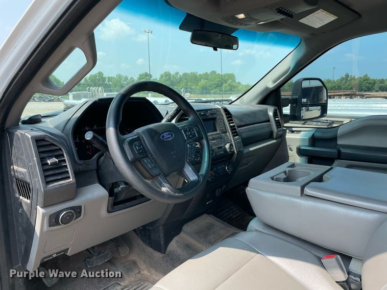 image for item DM0255 2018 Ford F250 Super Duty  SuperCab utility bed pickup truck