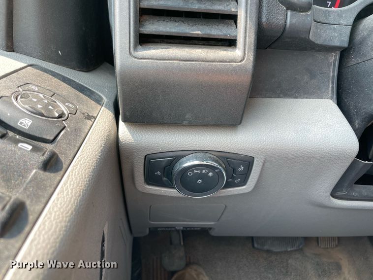 image for item DM0255 2018 Ford F250 Super Duty  SuperCab utility bed pickup truck