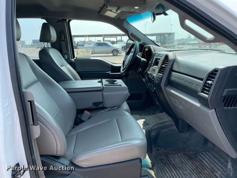 image for item DM0255 2018 Ford F250 Super Duty  SuperCab utility bed pickup truck